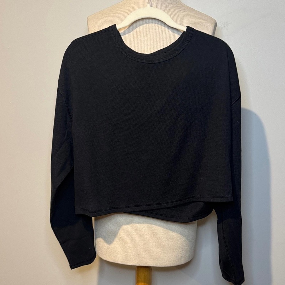 Aritzia "Sunday best" NWOT Black Cropped shirt XL